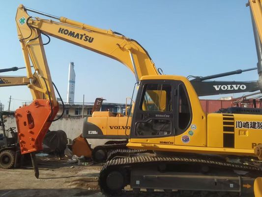Japonya Komatsu PC220 6 Ekskavatörü Kullandı Hidrolik Çekiçle Basit İşleme