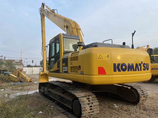 Japonya'da kullanılan Komatsu kazıcı PC220-7 18 metre uzunluğunda bir yırtıcı