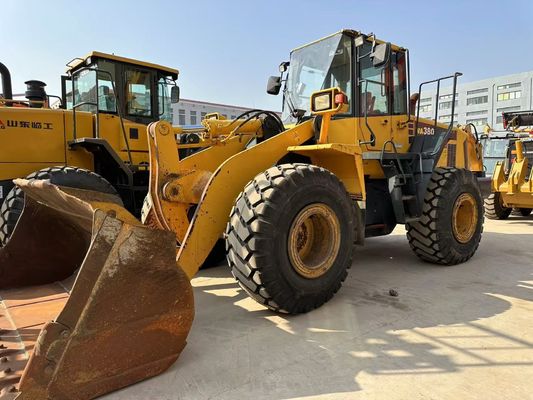 Kullanılmış Komatsu WA380 6 tekerlekli yükleyici Büyük yükleme kapasitesi ile kompakt