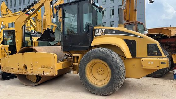 Orijinal Rengi Kullanılmış Caterpillar CS-683E Tek Davullu Yol Roleri Mükemmel durumda